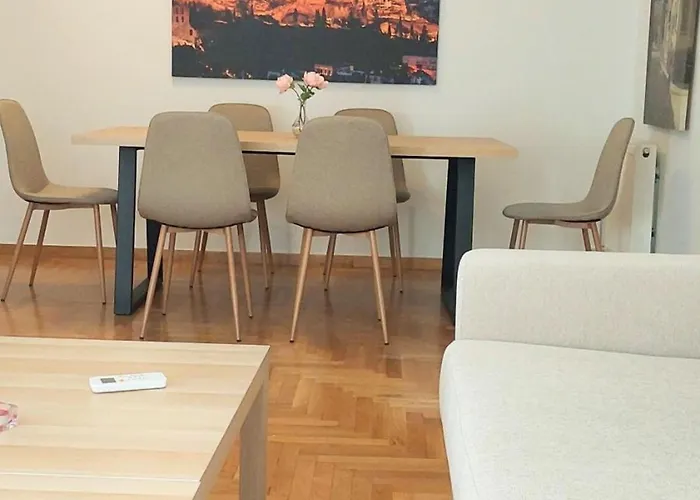 Elegant Apartment In Plaka